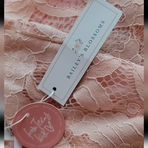 Bailey's Blossoms Lila Lace Seashell Peach Romper - 4T - Picture 6 of 6